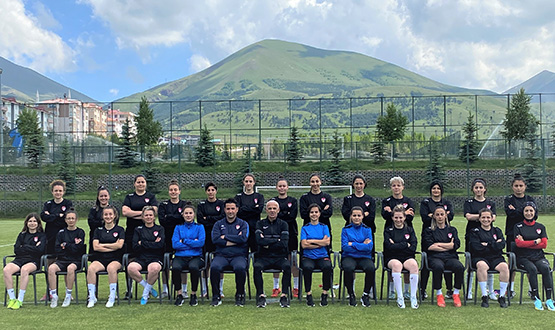 Kadnlara zel UEFA B Antrenr Eitim Program'nn lk Etab Tamamland