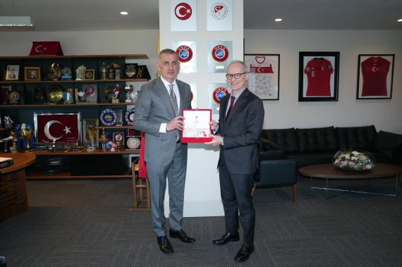 Orjinal boyutlar� i�in t�klay�n�z