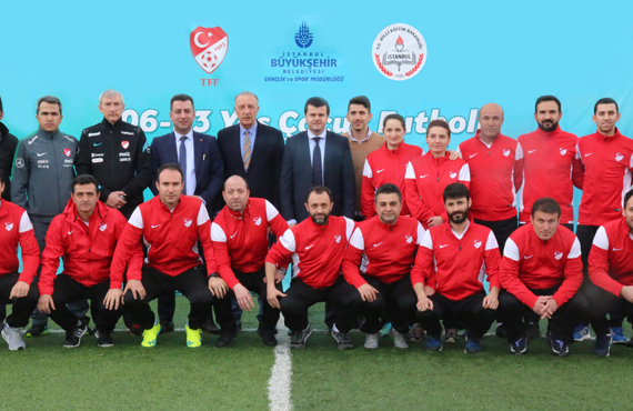 6-13 Ya Grubu ocuk Futbolu Eitimi stanbul'da balad