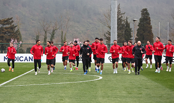 A Mill� Tak�m'da Romanya S�nav�n�n Haz�rl�klar� S�r�yor