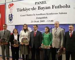 Zonguldakta bayan futbolu paneli yapld