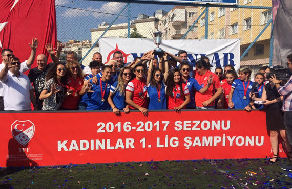 Konak Belediyespor, ampiyonluk kupasn ald