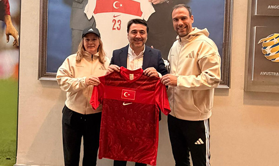Emrah Bayraktar, UEFA Geli�im M�d�r� Cheyrou'yu Konuk Etti