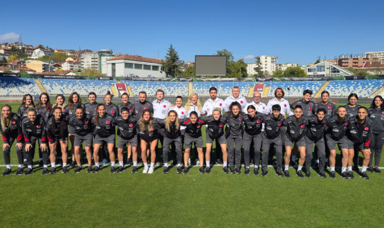 Kadn A Mill Takmmz, Fadil Vokrri Stad'nda Yry Yapt