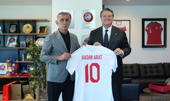 Beikta Bakan Hasan Arat'tan TFF Bakan Hacosmanolu'na Ziyaret