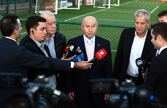 TFF Bakan Nihat zdemir'den Bar Pnar Harekat'na destek