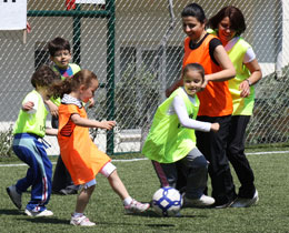 Annemle Futbol Oynuyorum etkinlii Denizlide yapld