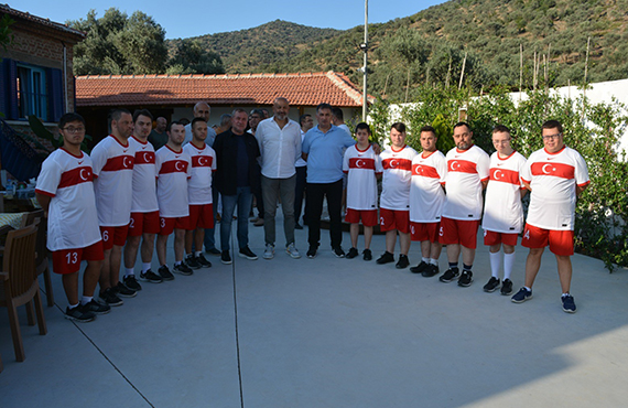 Down Sendromlular Futsal Milli Takm zmit'te kampa girecek