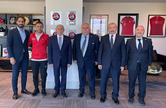 Arif mit Uztrk'ten Bakan zdemir'e ziyaret