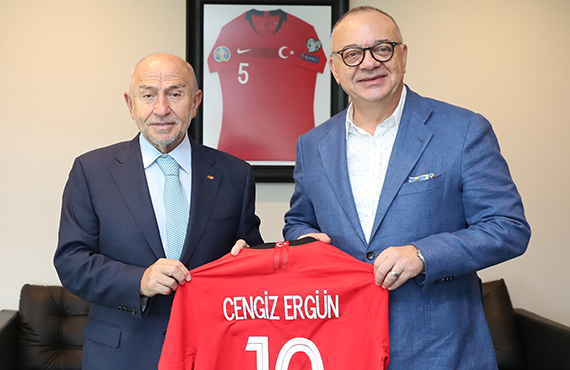 Manisa Bykehir Belediye Bakan Cengiz Ergn'den zdemir'e ziyaret