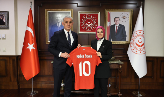 Bakan Hacosmanolu'ndan Aile ve Sosyal Hizmetler Bakanmz Gkta'a Ziyaret