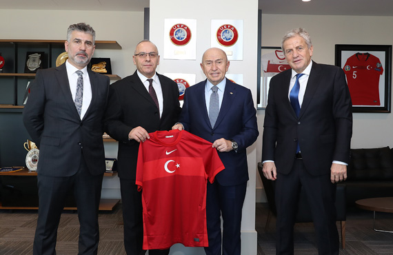 Kosova Futbol Federasyonu Bakan Ademi'den Nihat Özdemir'e ziyaret 