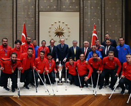Cumhurbakan Erdoan, Demirren ve Ampute Milli Takmn kabul etti