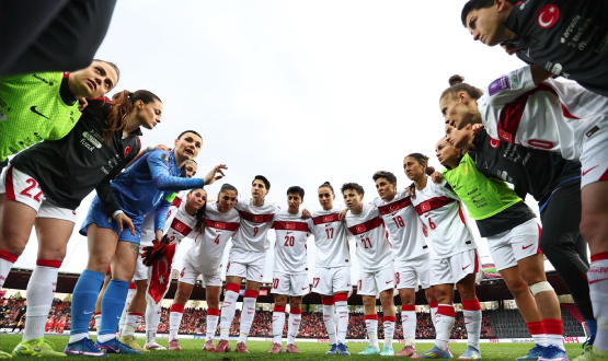 Kad�n A Mill� Tak�m�m�z, Sinop'ta �svi�re Kar��s�nda