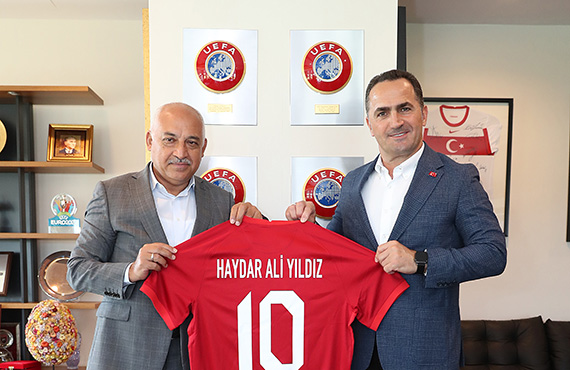 Haydar Ali Yldz'dan Bakan Mehmet Bykeki'ye ziyaret