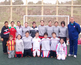 Kz Futbol Okullarna ve Bayan Kulpleri Milli Takm Hocalarndan ziyaret