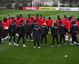 Ay-Y�ld�zl�lar, Kosova Yolculu�u �ncesi Riva�da �al��t�