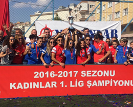 Konak Belediyespor, ampiyonluk kupasn ald