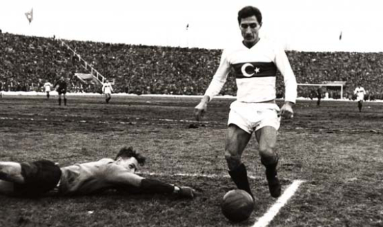 Lefter Kkandonyadis'i Saygyla Anyoruz