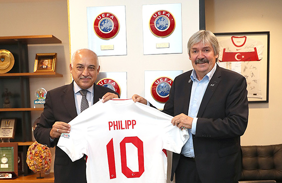 Paul Philipp'ten Bakan Mehmet Büyükeki'ye ziyaret