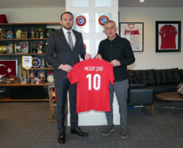 Mesut �ebi�den TFF Ba�kan� Hac�osmano�lu�na Ziyaret