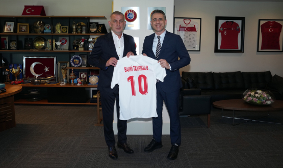 Bahri Tanr�kulu, TFF Ba�kan� Hac�osmano�lu'nu Ziyaret Etti