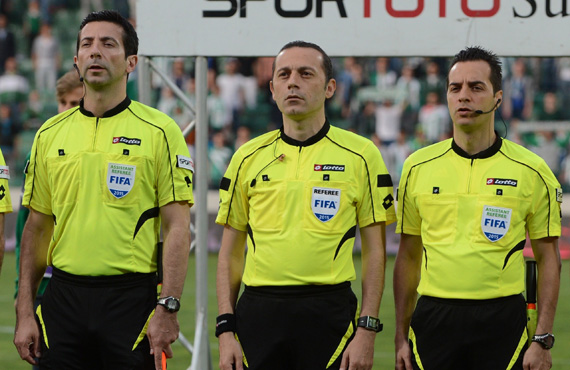 akr ve ekibi, FIFA Dnya Kupas Hakem Semineri'ne katlacak