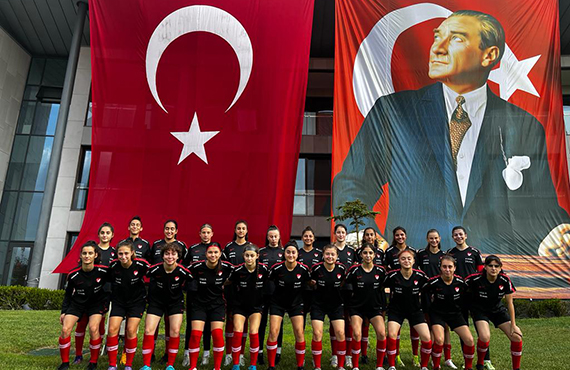 U17 Kz Milli Takm'ndan Zafer Bayram kutlamas
