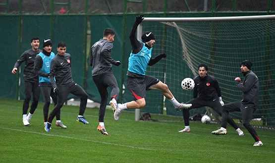 �mit Mill� Tak�m, Haz�rl�klar�n�n �stanbul Etab�n� Ya�mur Alt�nda Tamamlad�