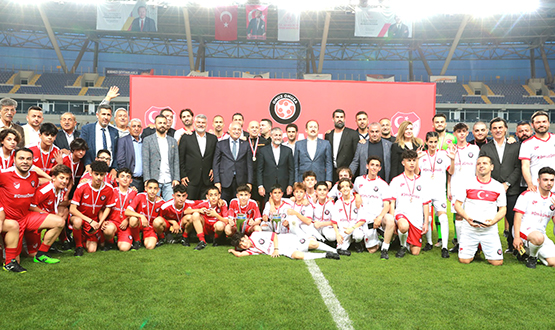 Futbolseverler Mersin’de Depremzedeler çin Omuz Omuza Verdi