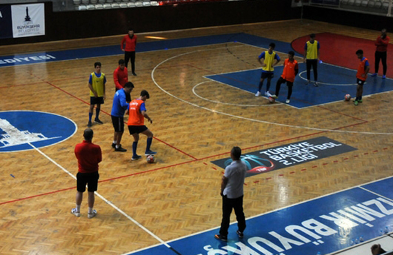 UEFA ile i birliiyle dzenlenen Futsal Antrenrlk Kursu devam ediyor