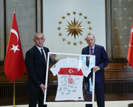 Cumhurba�kan�m�z Say�n Recep Tayyip Erdo�an��n Do�um G�n�n� Kutlar�z