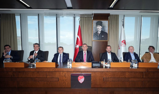 TFF Ba�kan� Hac�osmano�lu ve Kul�p Ba�kanlar�, Yay�n �halesi ��in Riva'da Topland�