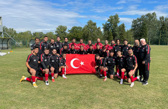U19 Milli Takm'ndan 30 Austos Zafer Bayram kutlamas
