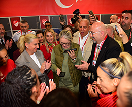 Cumhurbakanmz Erdoandan Kadn A Mill Takma Tebrik Telefonu