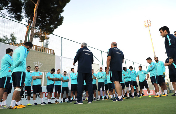 A Milli Takm'n Antalya kamp balad