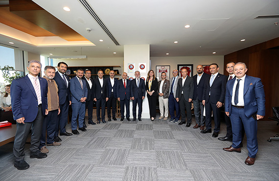 Parlamenterler Futbol Takm'ndan Bakan Bykeki'ye ziyaret