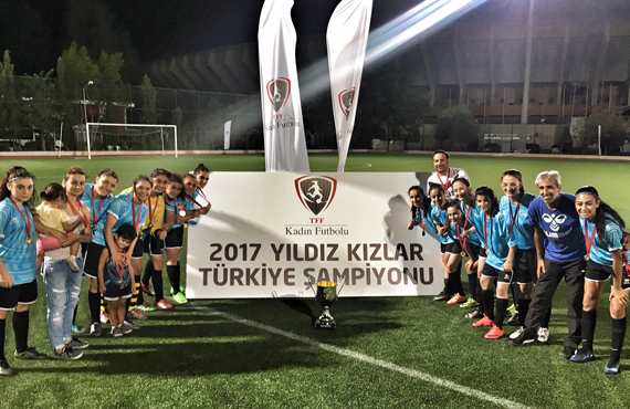 Yldz Kzlarda Trkiye ampiyonu Fomget Genlik Spor
