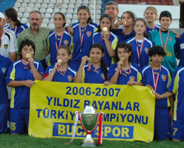 Y. Bayanlar Trkiye ampiyonu Bucaspor