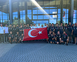 U17 Mill� Tak�m�m�z 30 A�ustos Zafer Bayram��n� Kutlad�