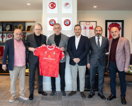 Kemerkent Bulvarspor Bakan Dilliolundan TFF Bakan Hacosmanoluna Ziyaret