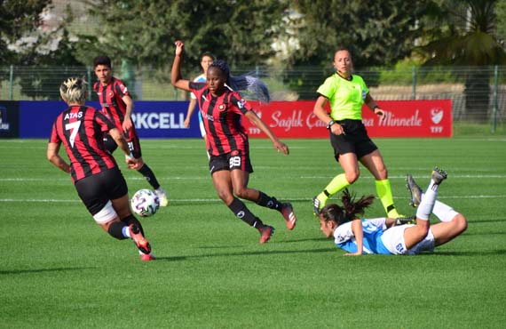Turkcell Kadn Futbol Ligi'nde Fatih Vatan ve Fomget Genlik yar finalde