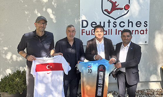 Emrah Bayraktar ve Samet Aybaba Almanya'da Temaslarda Bulundu