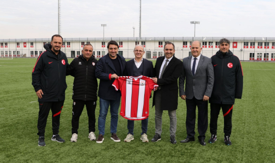 Futbol Geliim Direktr Emrah Bayraktar, Kulp Ziyaretlerini Srdrd
