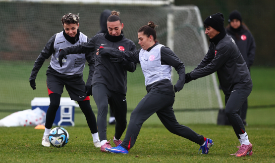 Kad�n A Mill� Tak�m�m�z, Belfast'ta �al��malara Ba�lad�