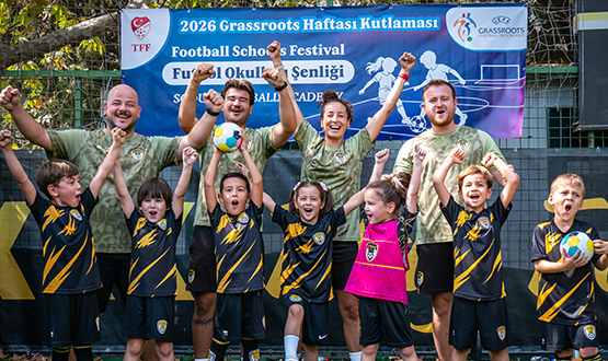 Grassroots Haftas� Futbol Okullar� �enli�i D�zenlendi