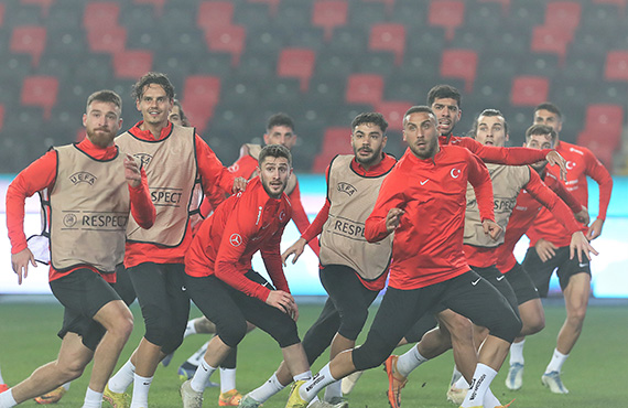 A Millîler, Çekya maçının provasını Gaziantep Stadyumu'nda yaptı