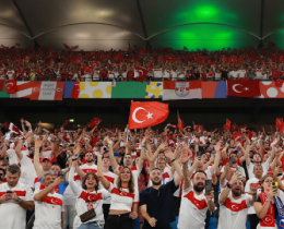 Avusturya Manda Tribnleri Tekrar Beyaza Boyayacaz