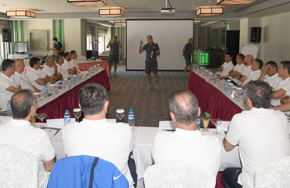 UEFA Pro Lisans Kursu'nun ilk etab balad