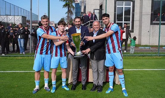 U19 PAF Ligi �ampiyonu Trabzonspor A.�., Kupas�n� Ald�